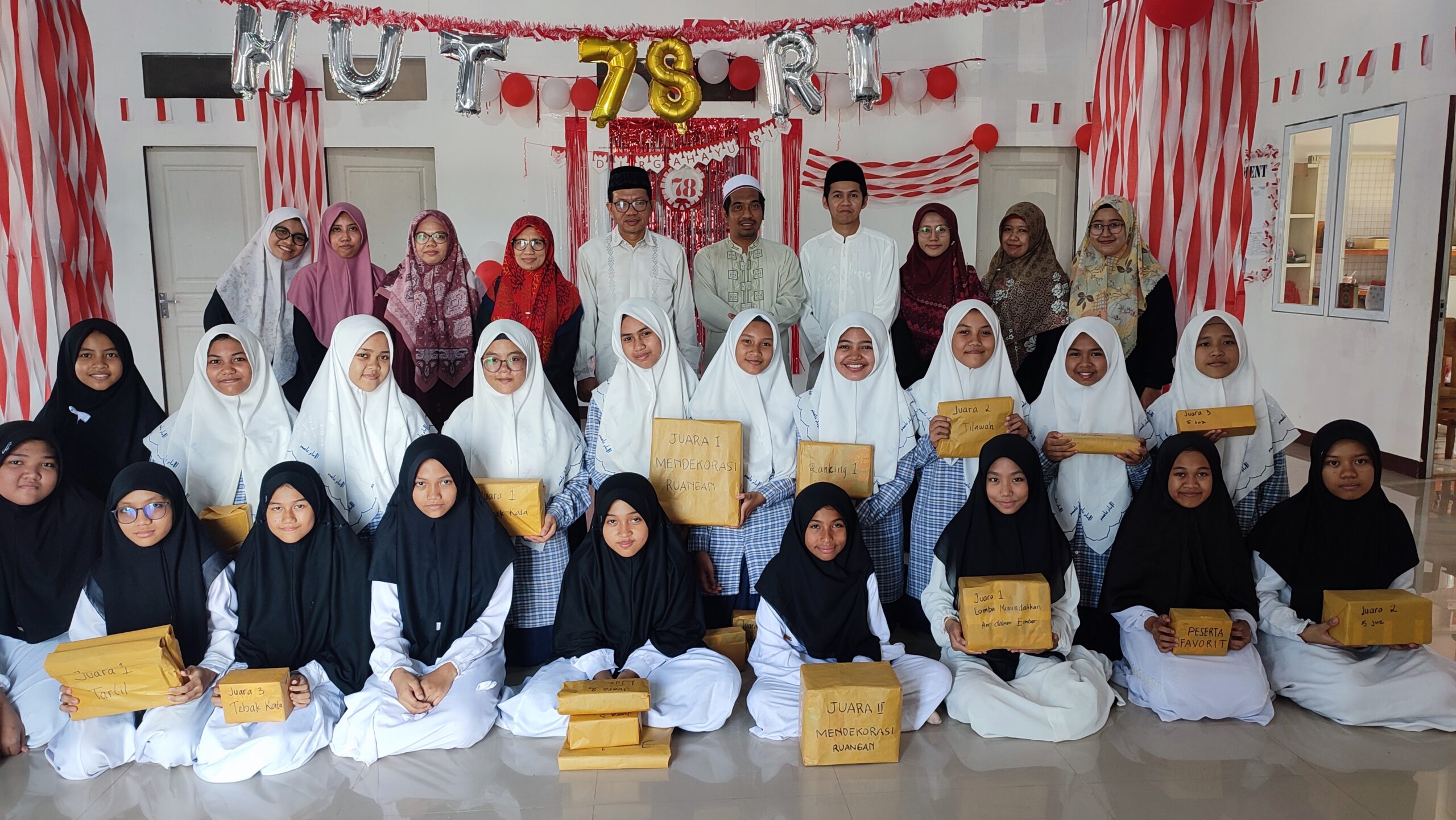 Read more about the article Semarak HUT Ke-78 RI : MTs Putri Al-Imam Ashim Gowa Gelar Lomba dan Upacara Penuh Makna