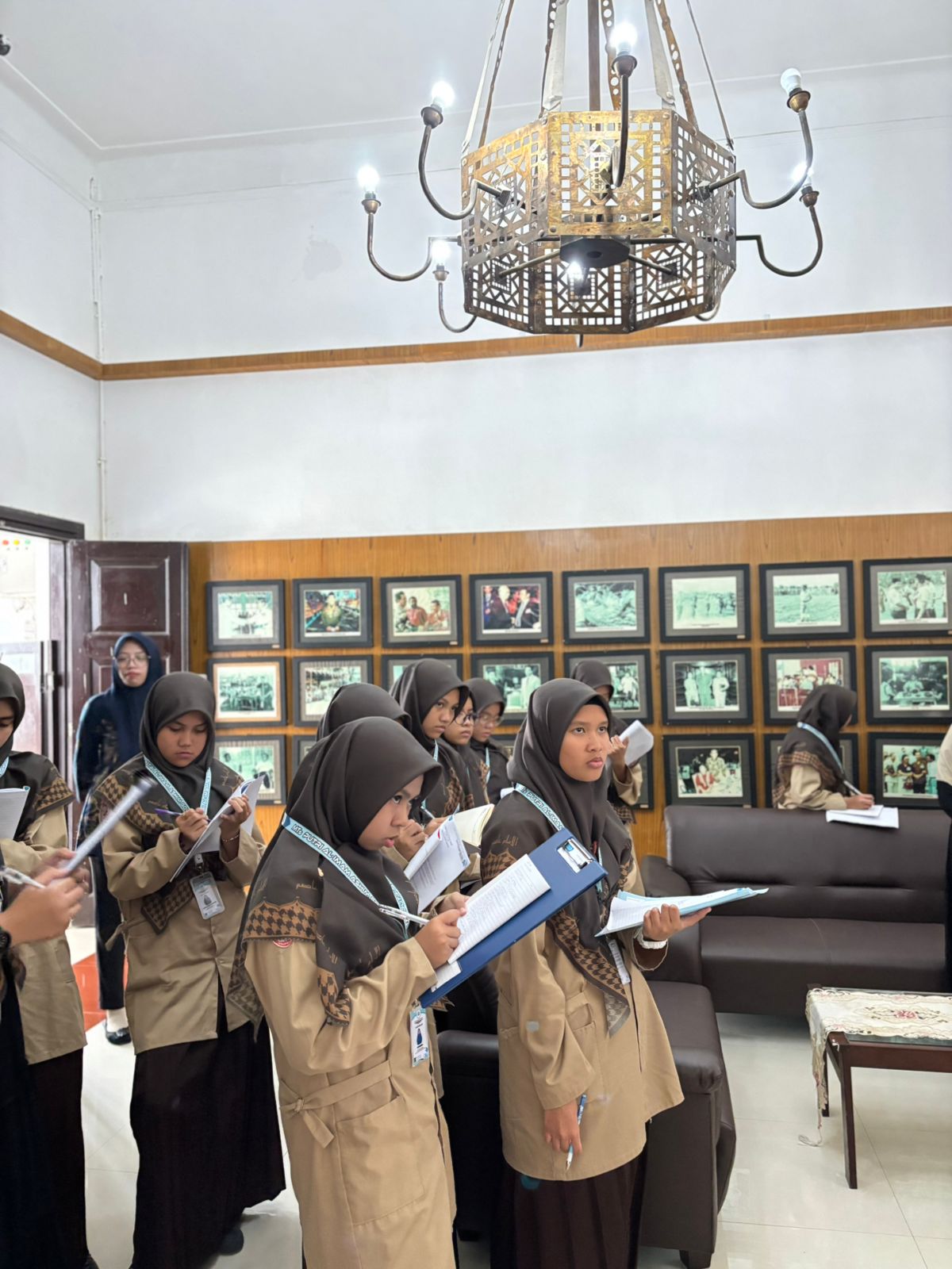 Read more about the article Outing Class MTs Putri Al-Imam Ashim Gowa: Menyelami Sejarah dan Budaya di Museum Kota Makassar