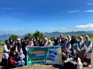 Read more about the article Menguatkan Kecintaan pada Alam dan Pencipta-Nya, MTs Putri Al-Imam Ashim Gowa Gelar Tadabbur Alam di Malino