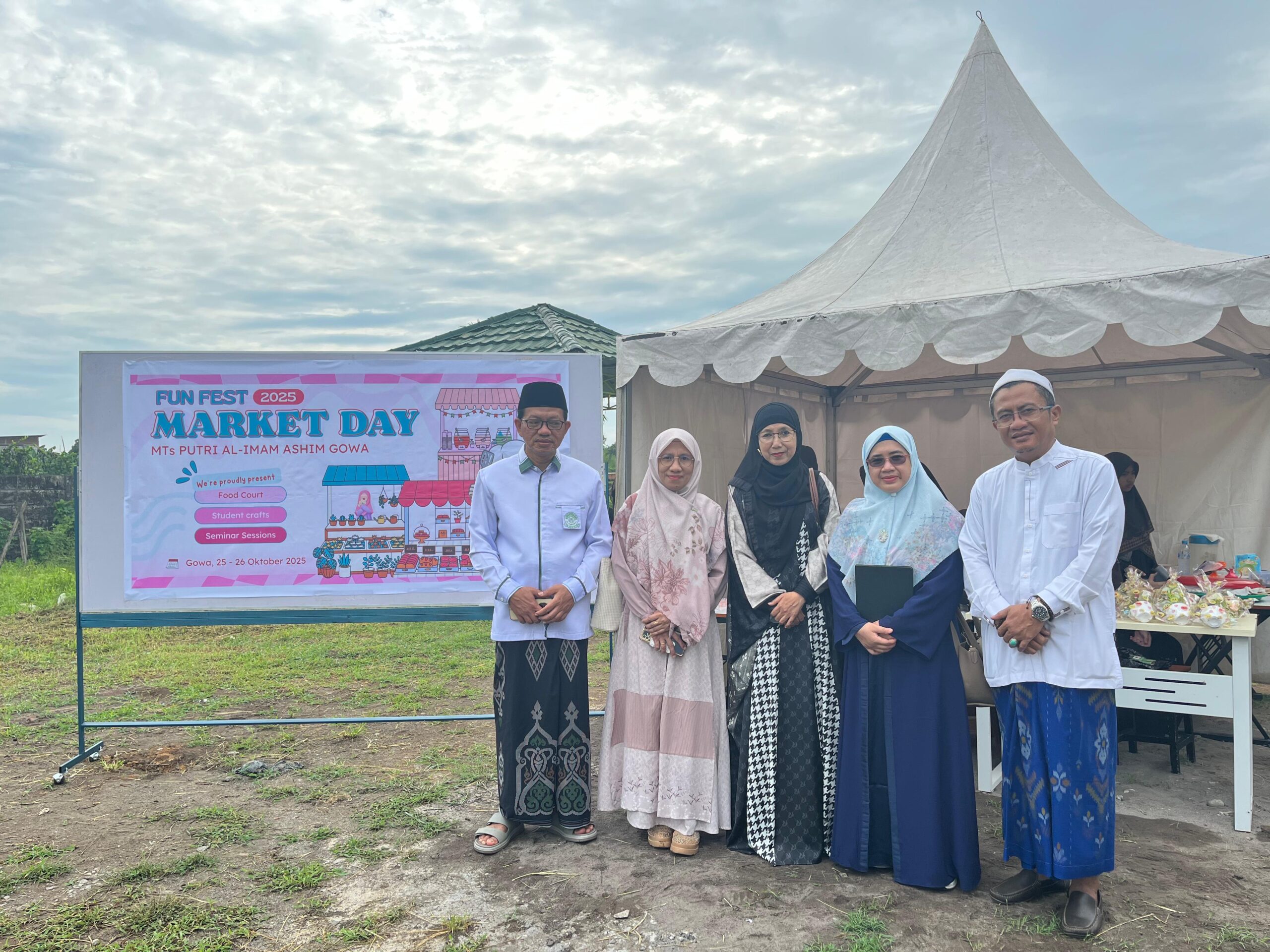 Read more about the article Market Day MTs Putri Al-Imam Ashim Gowa, Wujudkan Semangat Kreatifitas Siswa